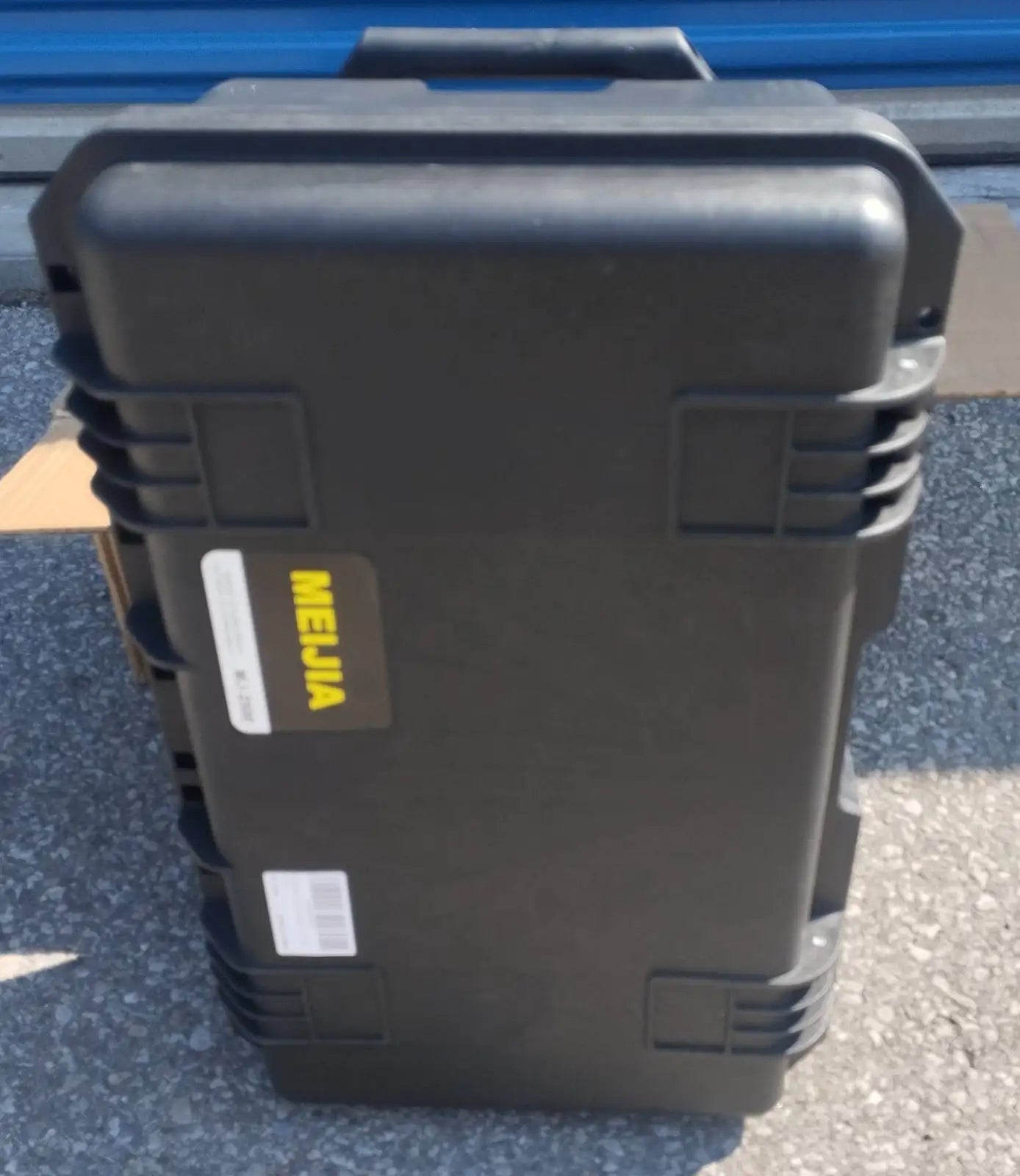 Meijia MJ-2500 molded road case with wheels and handle